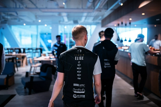 零刻新推出SEi13 Pro迷你主机具备扬声器与麦克风