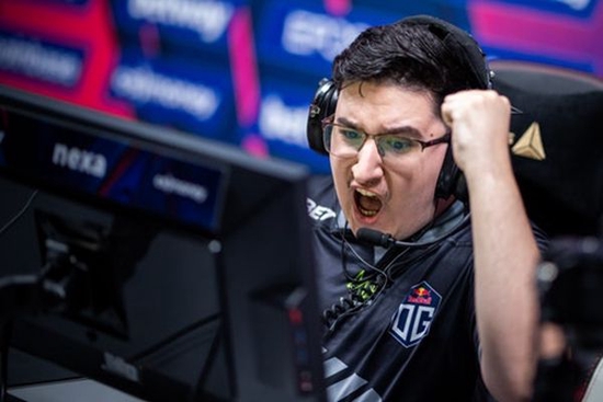 交大云汉交龙战队勇夺RoboMaster 2025四冠荣耀